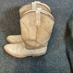 Dingo Tan Cowboy Boots